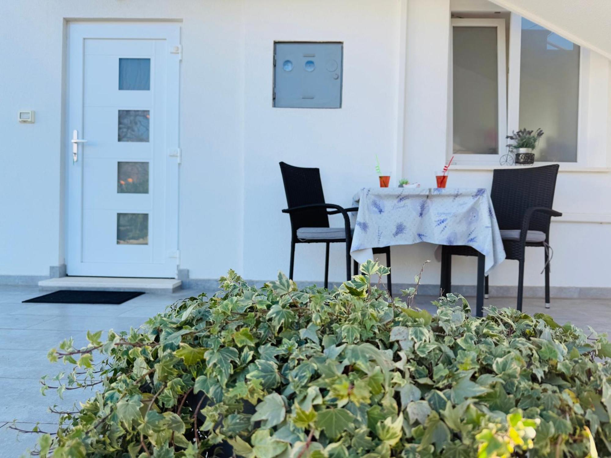 Apartment Erika - For 2 Near The Beach PUY Eksteriør bilde